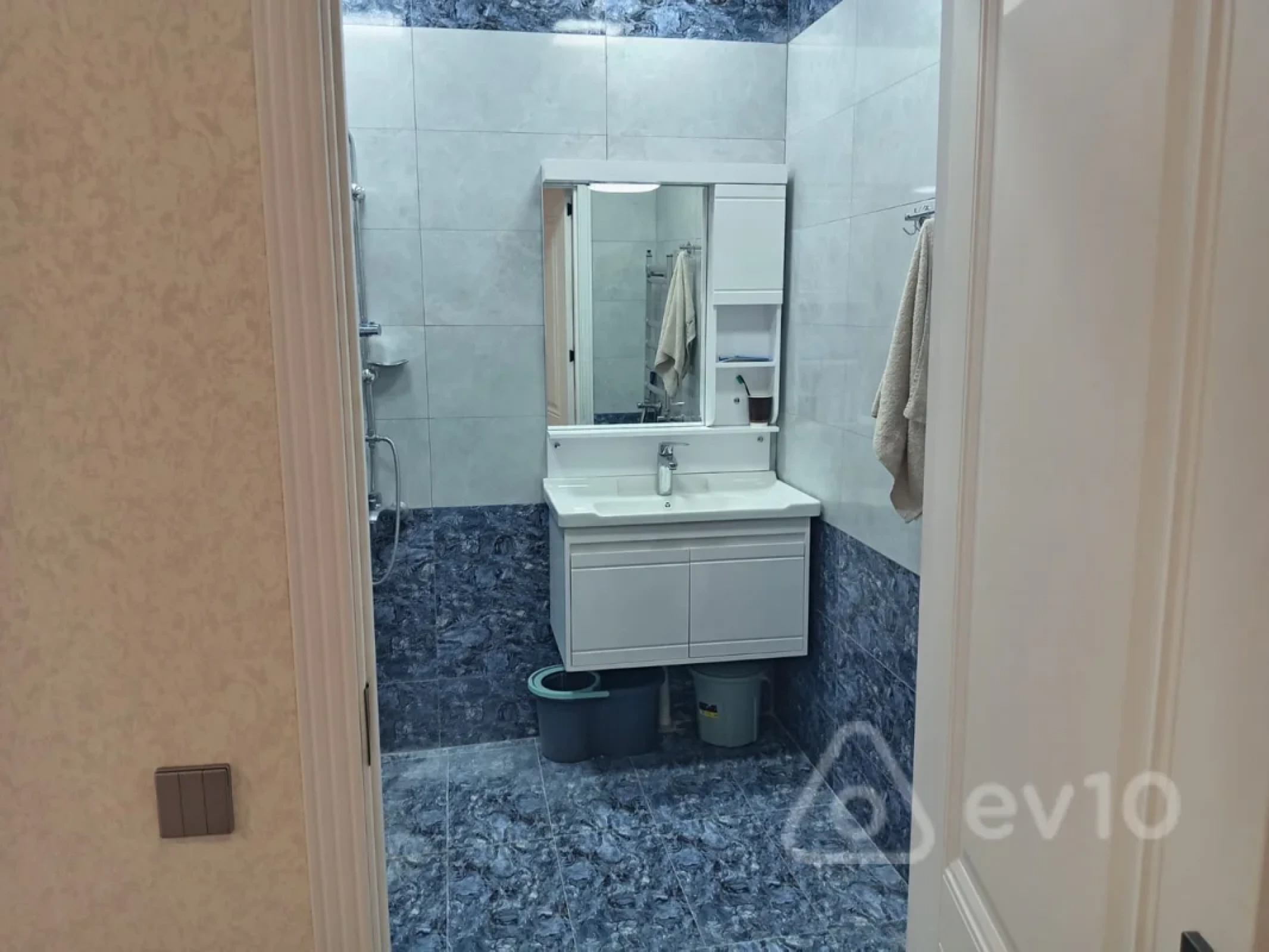 Kirayə verilir 3 otaqlı yeni tikili 135 m²