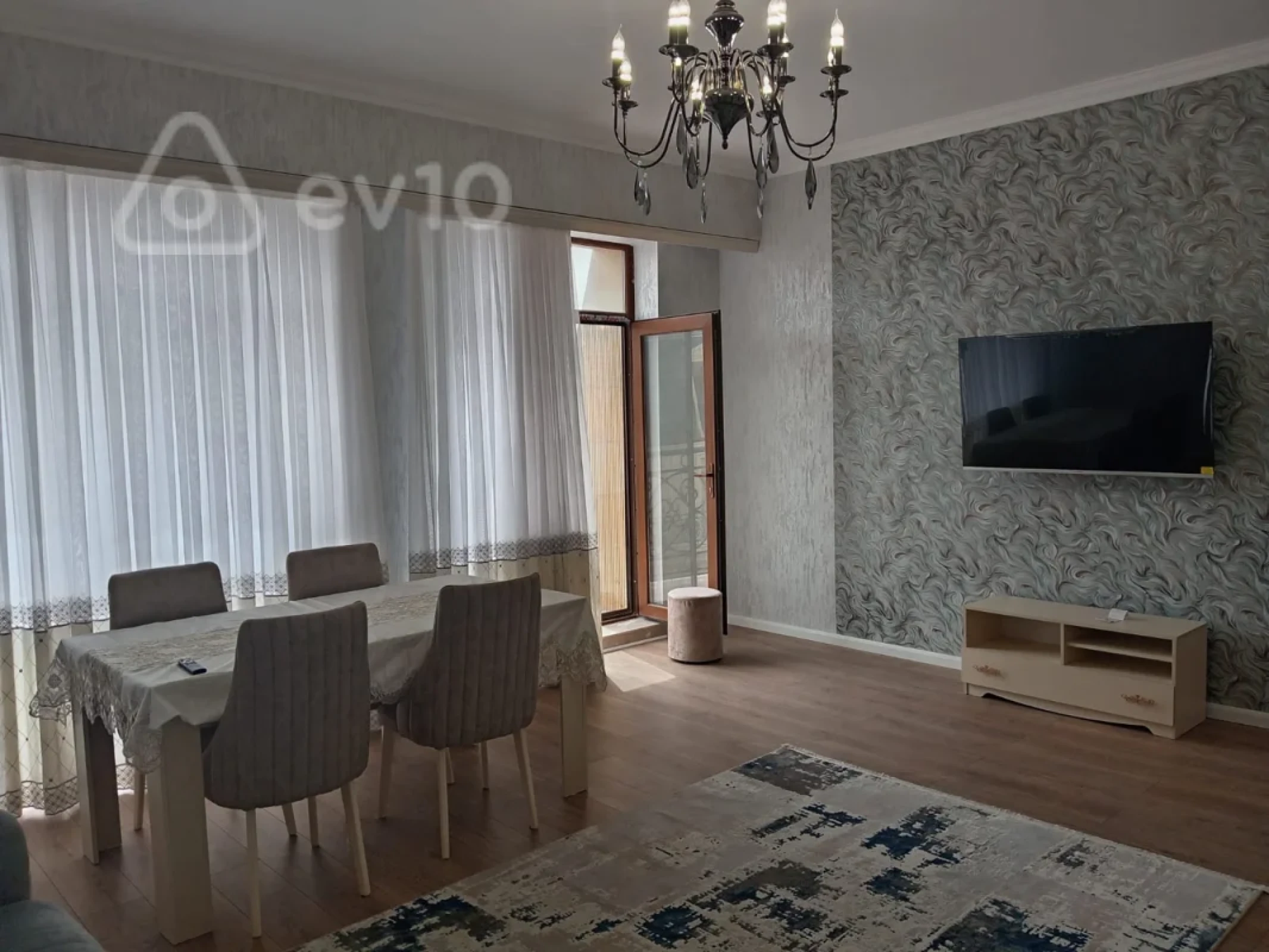 Kirayə verilir 3 otaqlı yeni tikili 135 m²