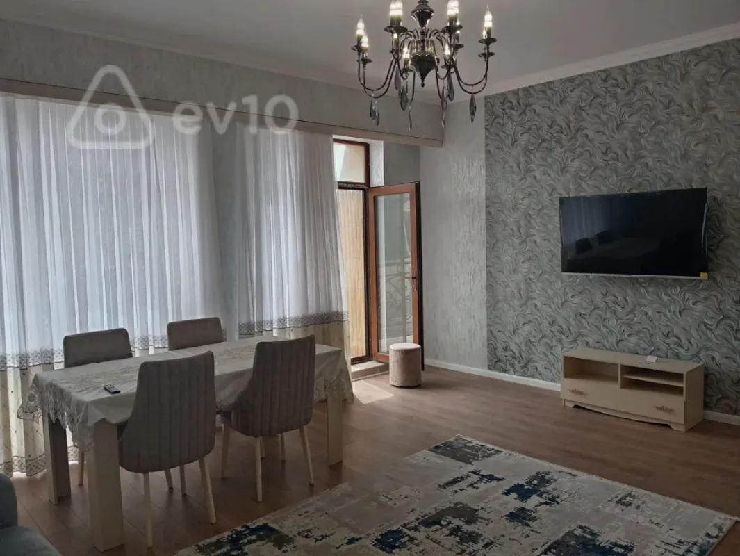 Kirayə verilir 3 otaqlı yeni tikili 135 m²