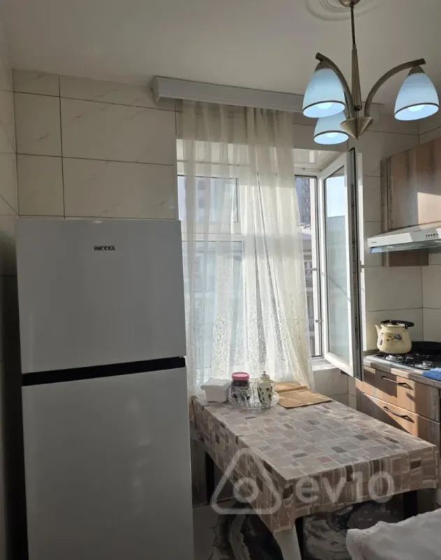 Kirayə verilir 2 otaqlı köhnə tikili 55 m²