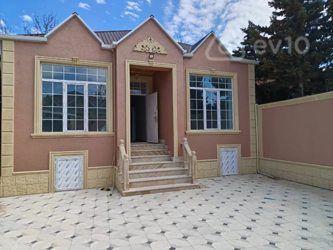 Satılır 4 otaqlı həyət evi 140 m²