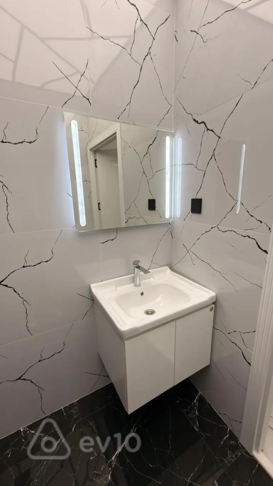 Kirayə verilir 2 otaqlı yeni tikili 50 m²