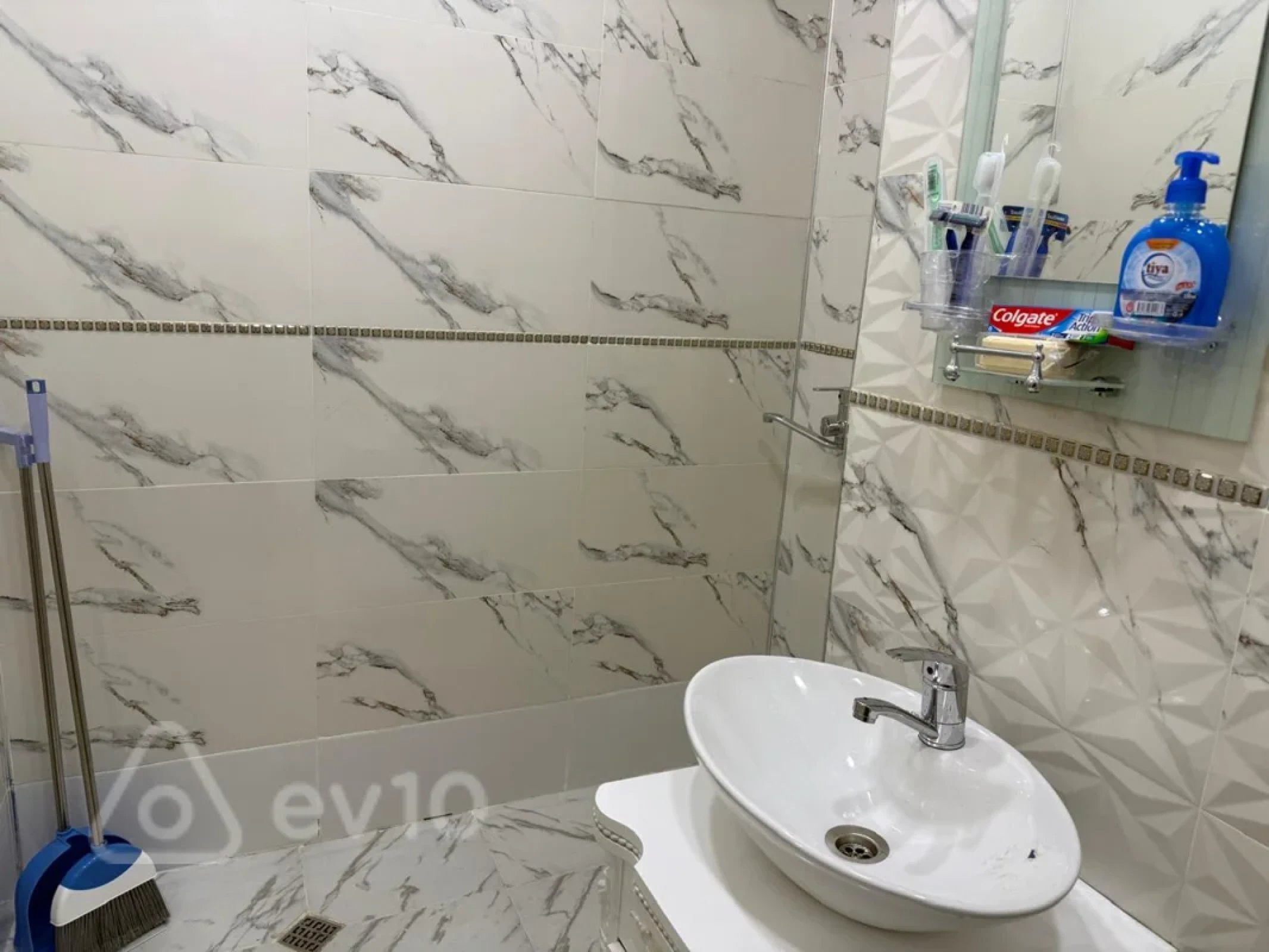 Kirayə verilir 2 otaqlı yeni tikili 75 m²