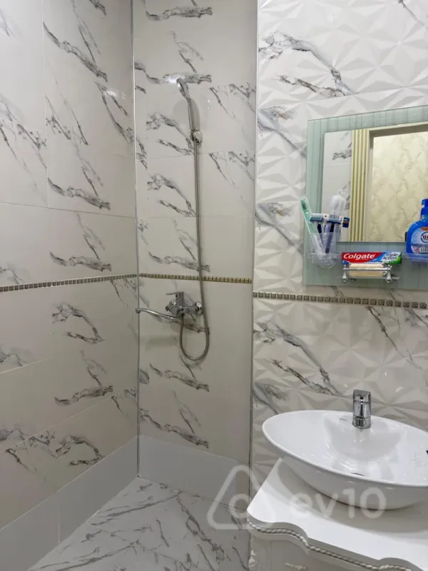 Kirayə verilir 2 otaqlı yeni tikili 75 m²