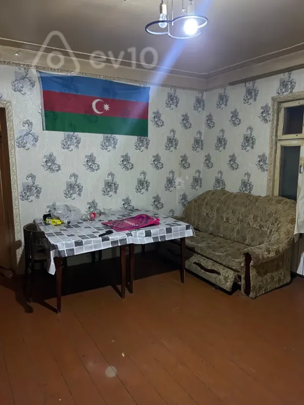 Kirayə verilir 4 otaqlı köhnə tikili 120 m²