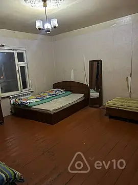 Kirayə verilir 4 otaqlı köhnə tikili 120 m²