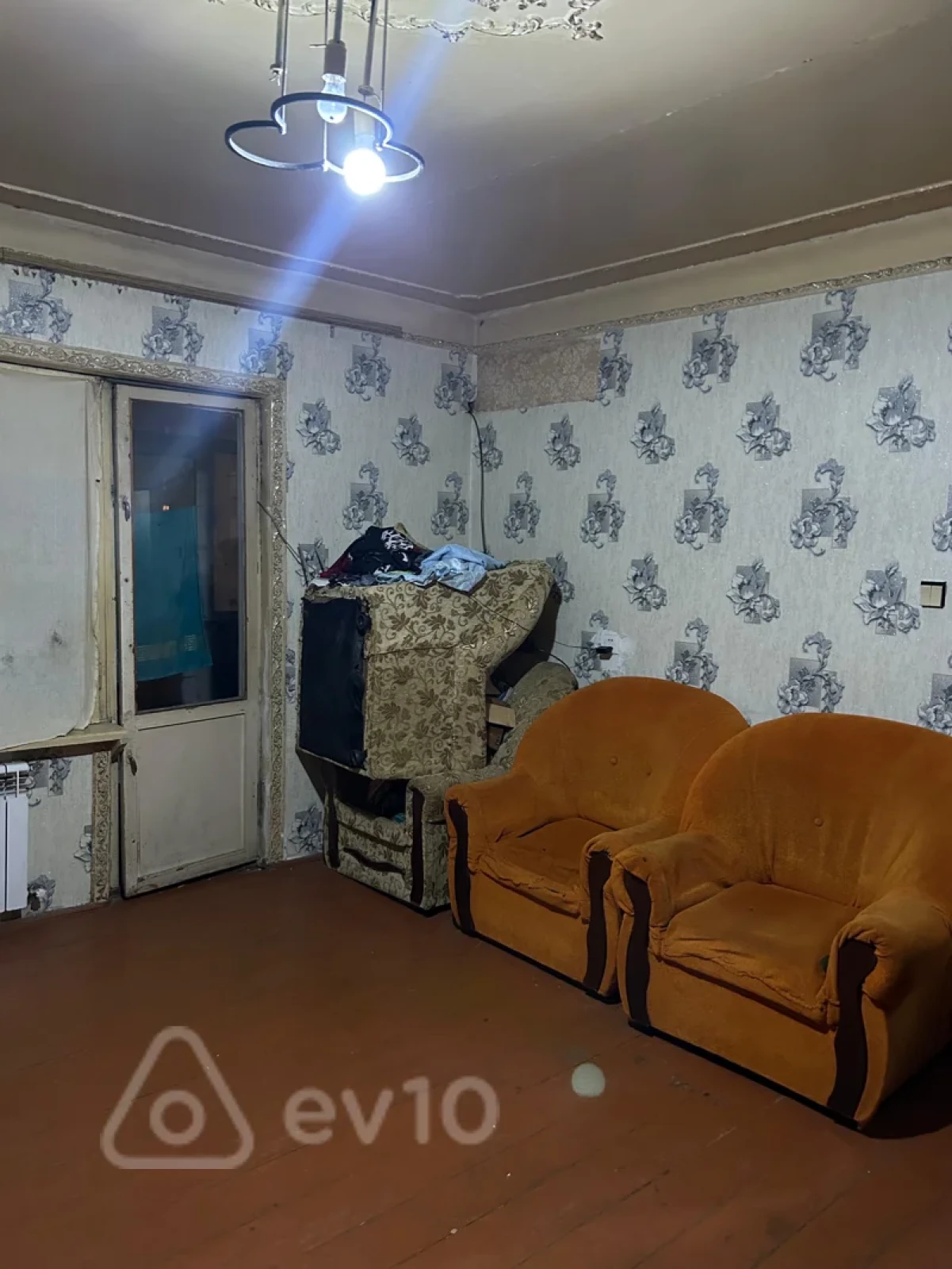 Kirayə verilir 4 otaqlı köhnə tikili 120 m²