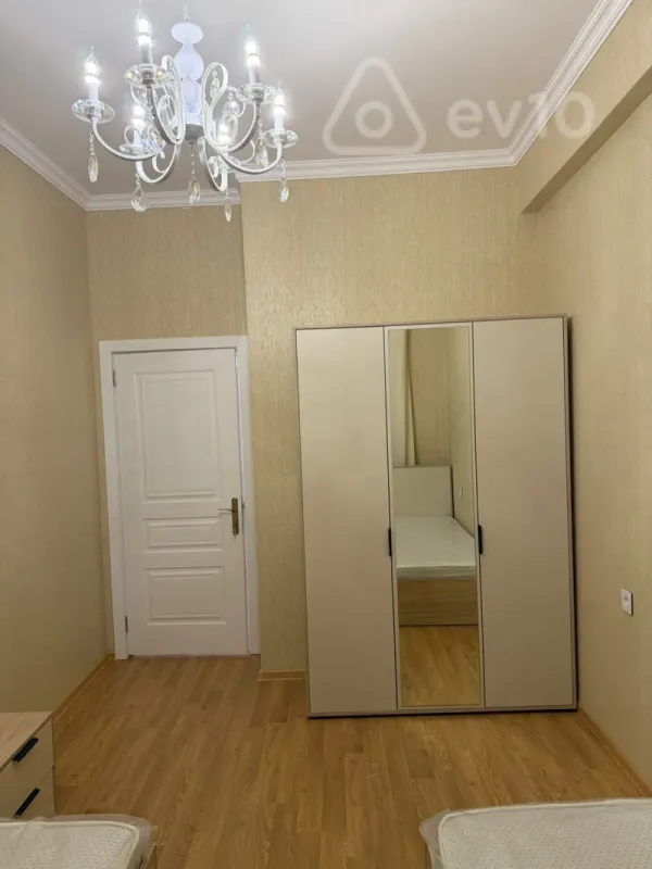 Kirayə verilir 3 otaqlı yeni tikili 75 m²