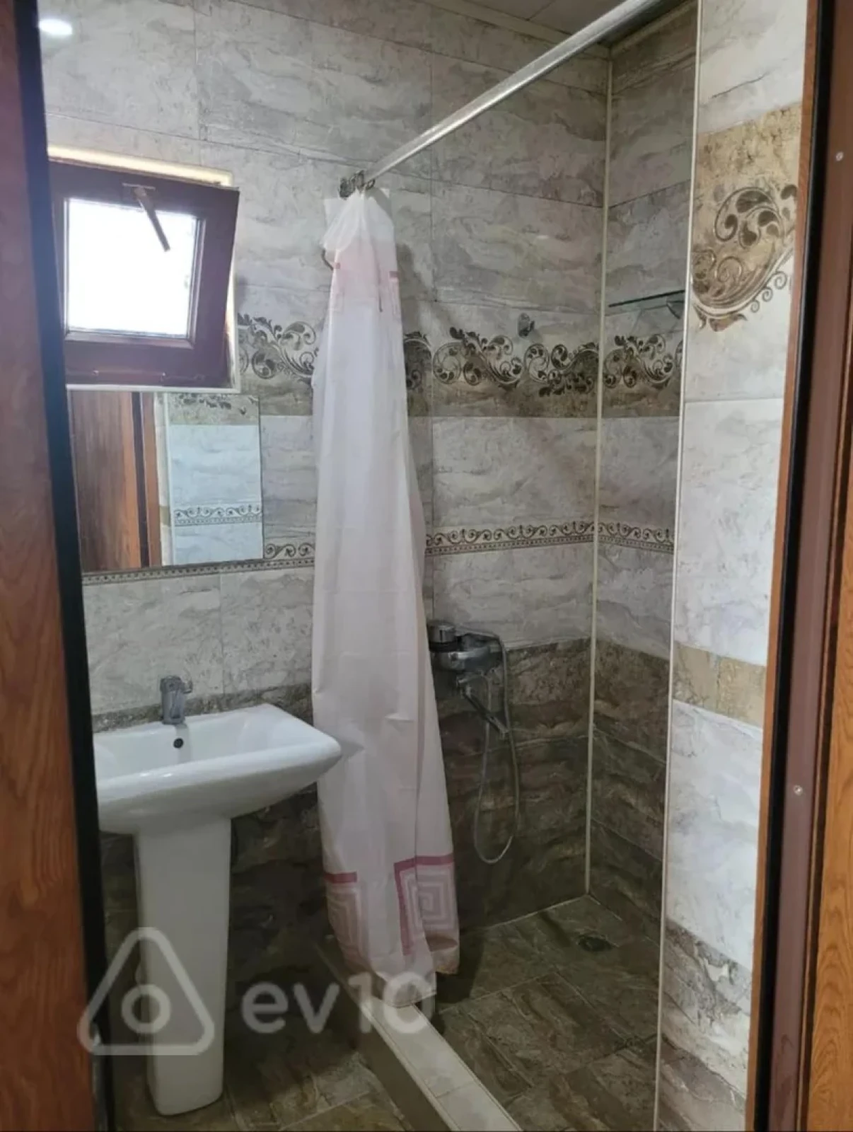 Kirayə verilir 2 otaqlı həyət evi 70 m²