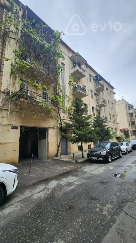 Satılır 2 otaqlı köhnə tikili 55 m²