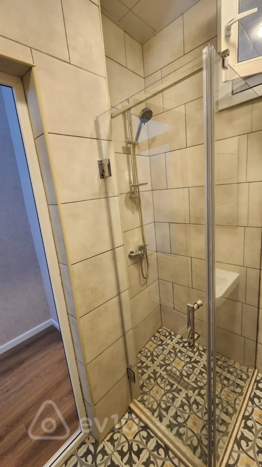 Satılır 2 otaqlı köhnə tikili 55 m²