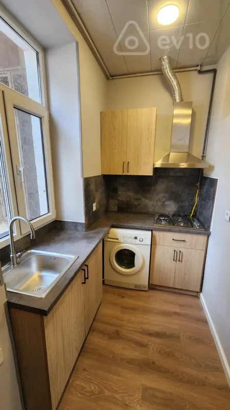 Satılır 2 otaqlı köhnə tikili 55 m²
