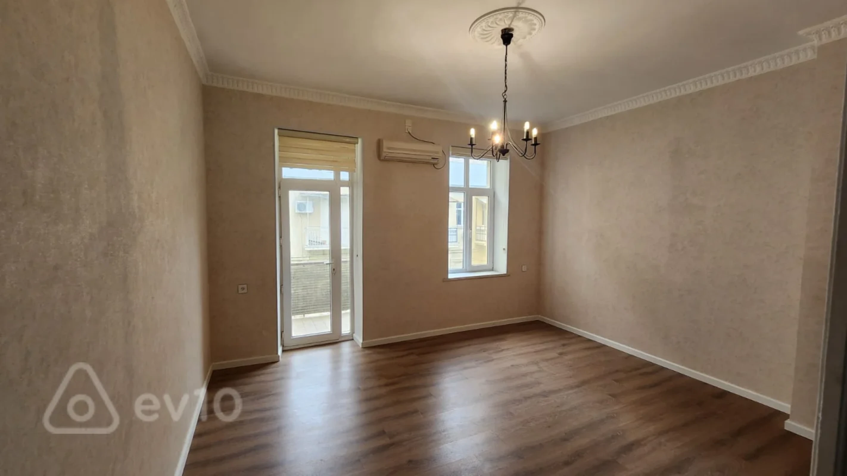 Satılır 2 otaqlı köhnə tikili 55 m²
