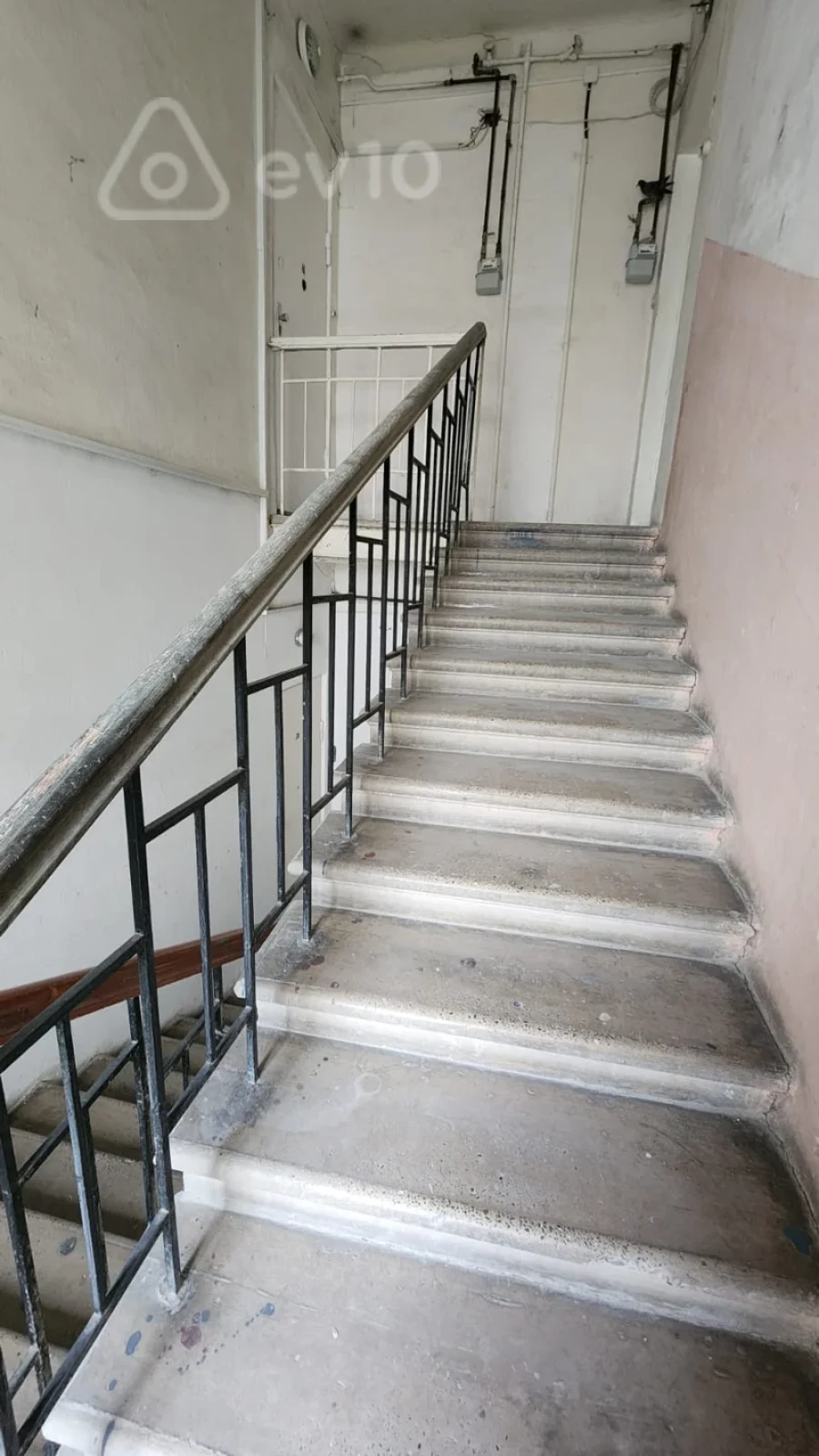 Satılır 2 otaqlı köhnə tikili 55 m²