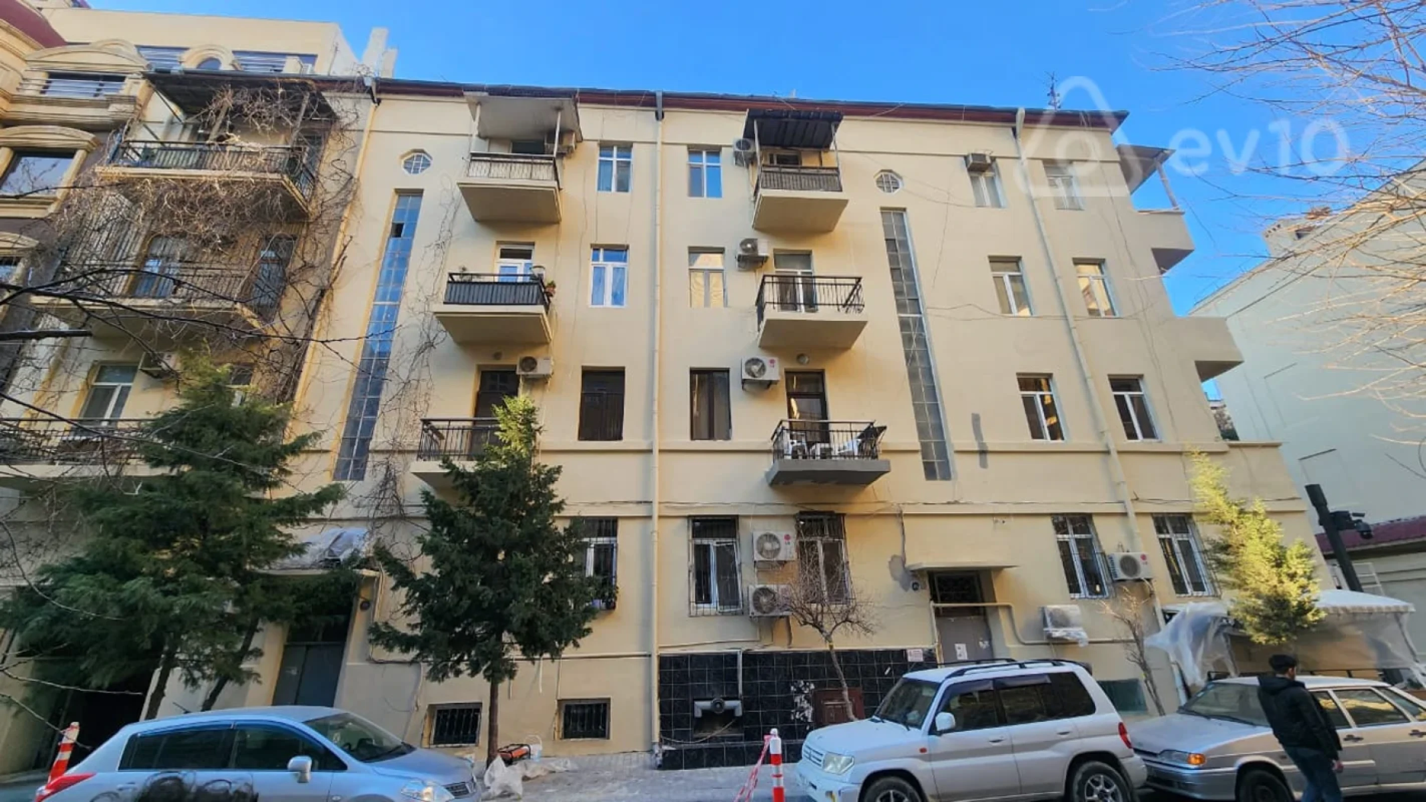 Satılır 2 otaqlı köhnə tikili 55 m²
