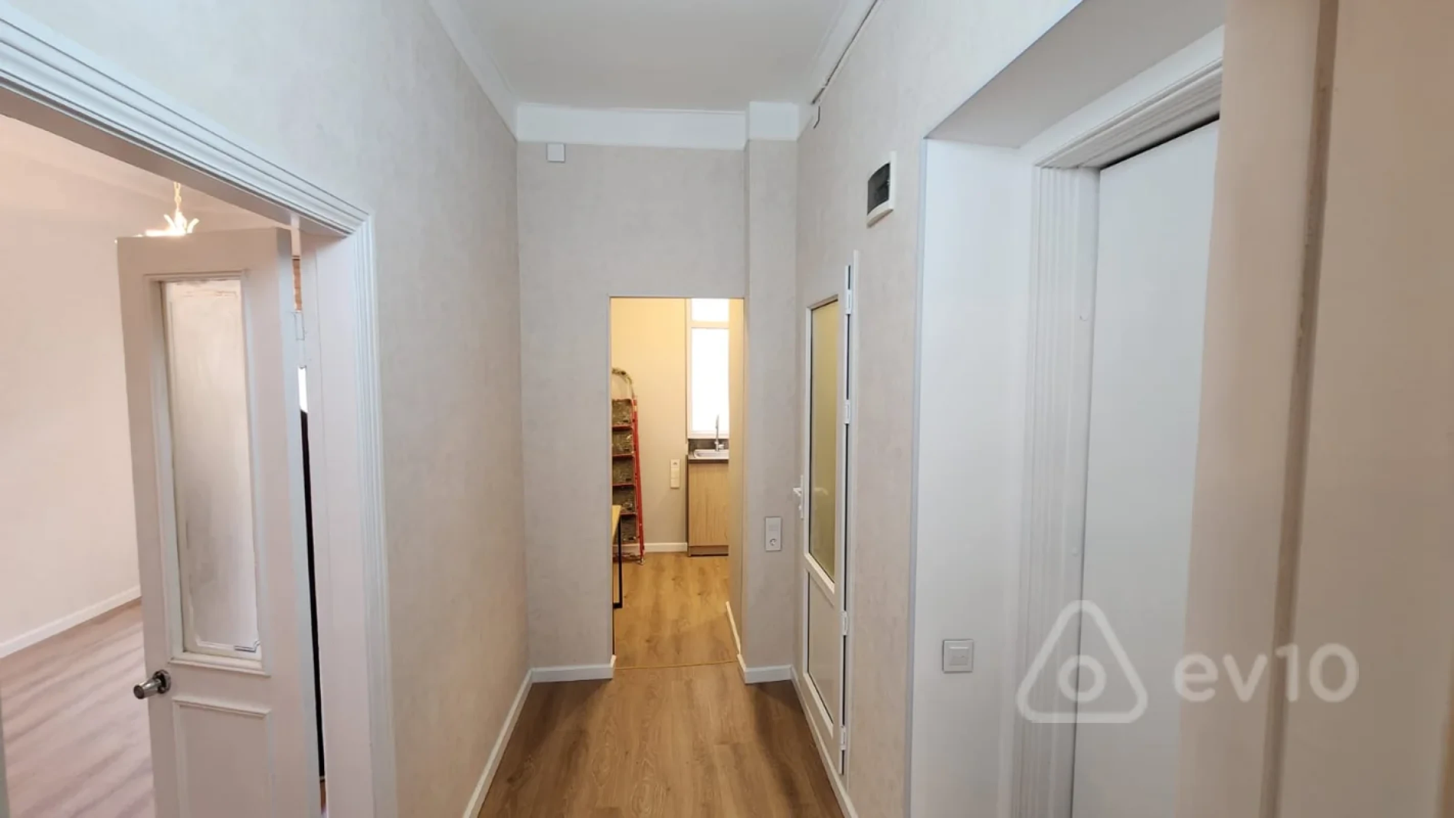 Satılır 2 otaqlı köhnə tikili 55 m²