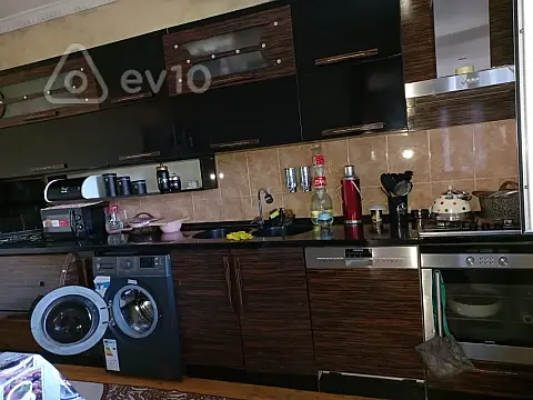 Kirayə verilir 6 otaqlı həyət evi 248 m²