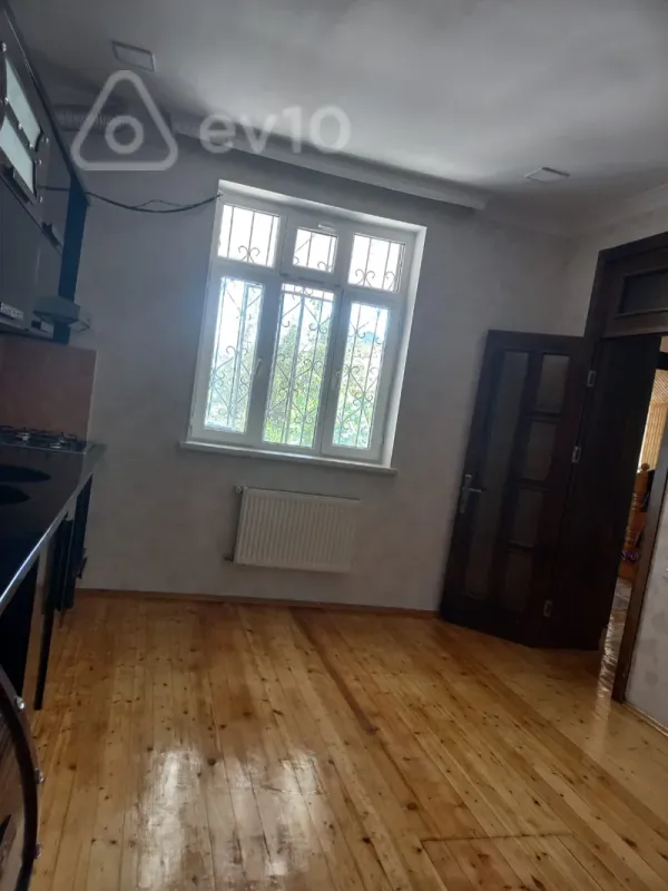 Kirayə verilir 6 otaqlı həyət evi 248 m²