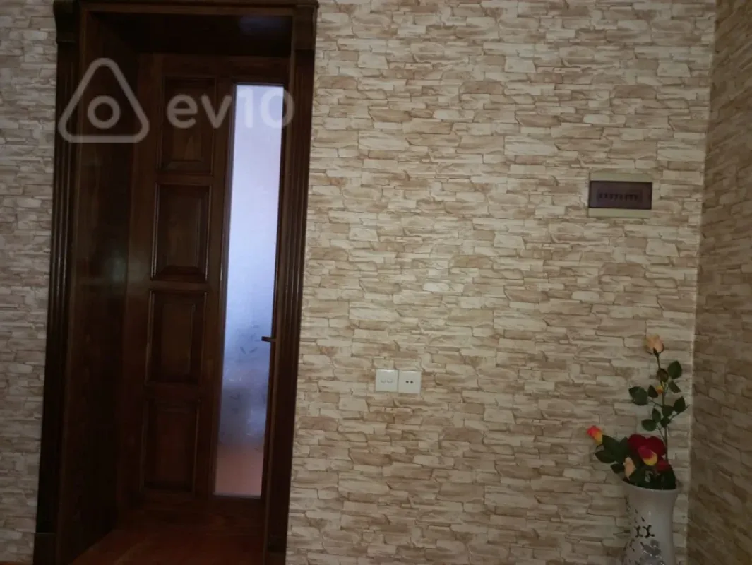 Kirayə verilir 6 otaqlı həyət evi 248 m²