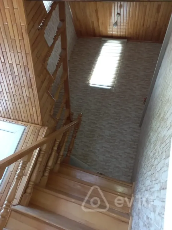 Kirayə verilir 6 otaqlı həyət evi 248 m²