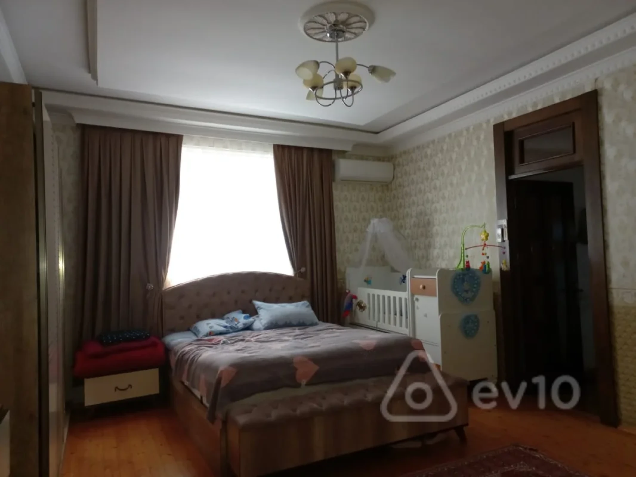 Kirayə verilir 6 otaqlı həyət evi 248 m²