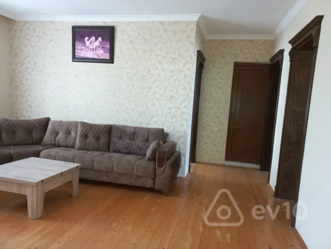 Kirayə verilir 6 otaqlı həyət evi 248 m²