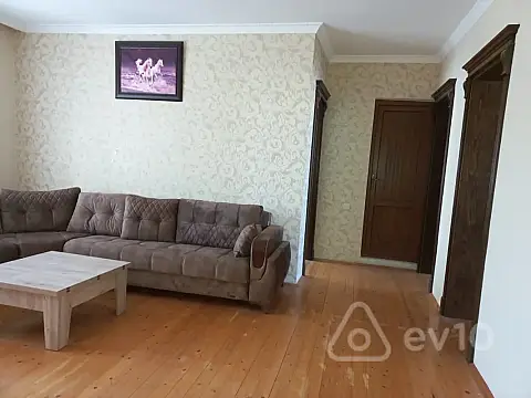 Kirayə verilir 6 otaqlı həyət evi 248 m²