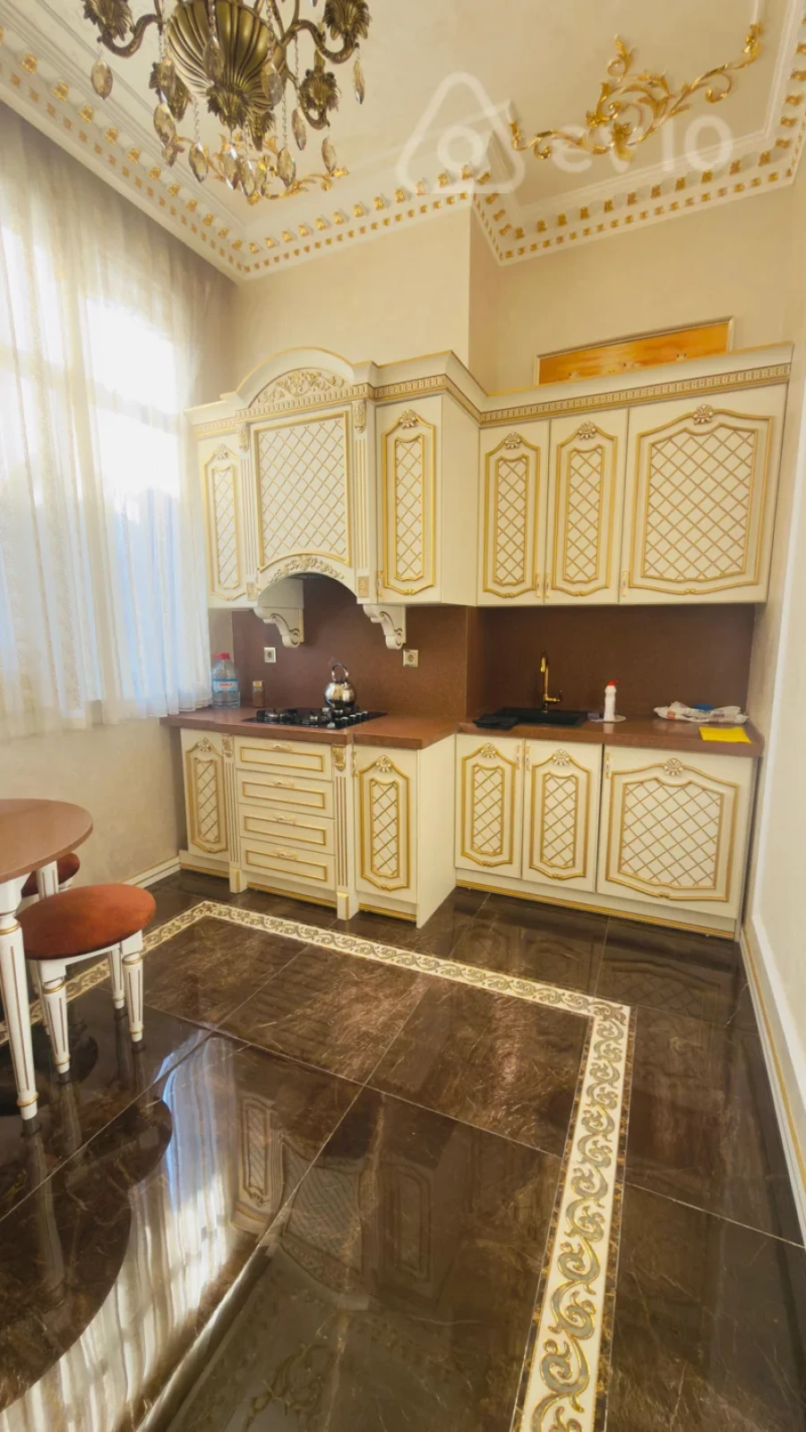 Kirayə verilir 3 otaqlı yeni tikili 400 m²