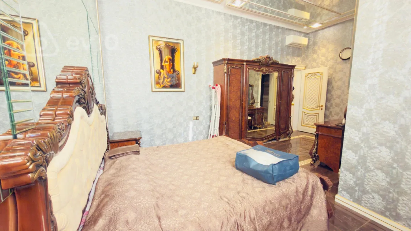 Kirayə verilir 3 otaqlı yeni tikili 400 m²