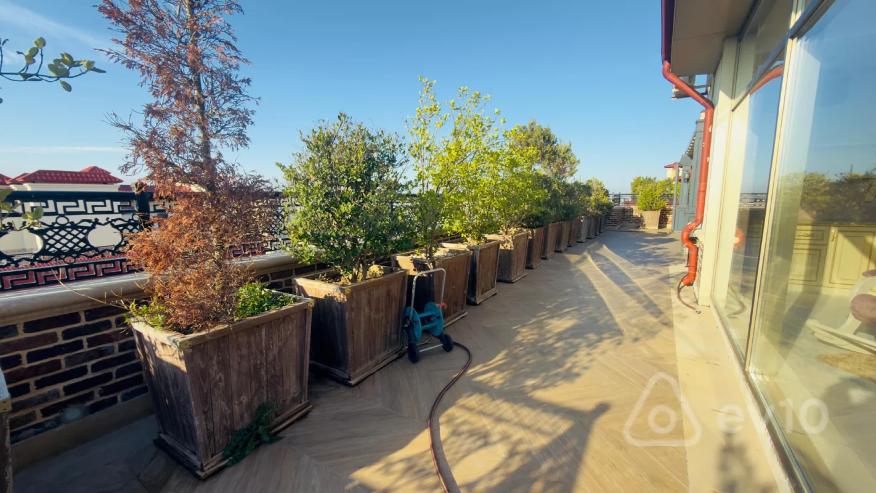 Kirayə verilir 3 otaqlı yeni tikili 400 m²