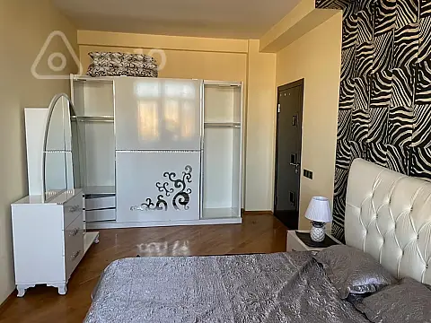 Kirayə verilir 3 otaqlı yeni tikili 105 m²