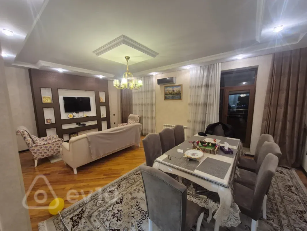 Kirayə verilir 3 otaqlı yeni tikili 140 m²