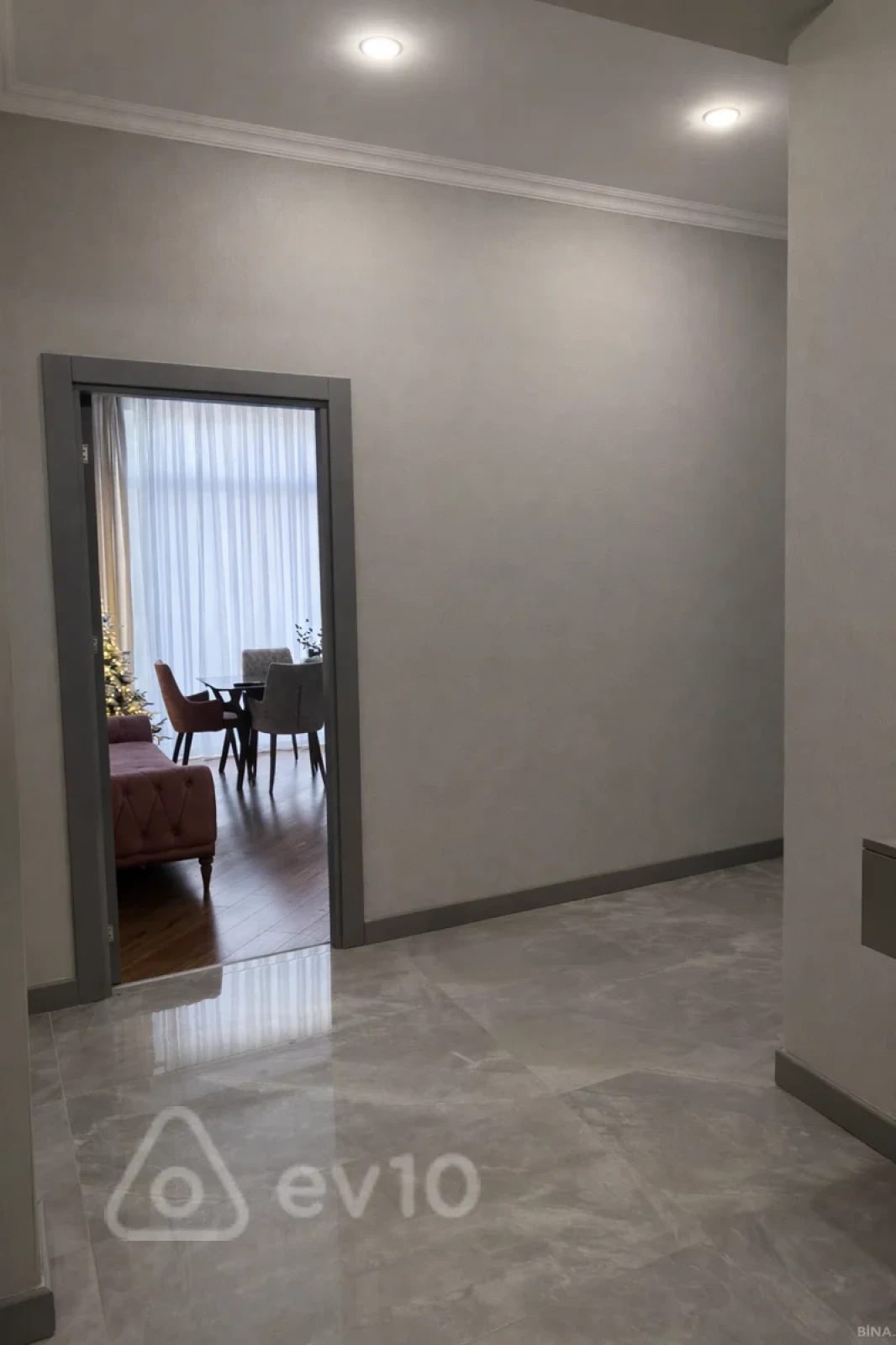 Kirayə verilir 2 otaqlı yeni tikili 77 m²