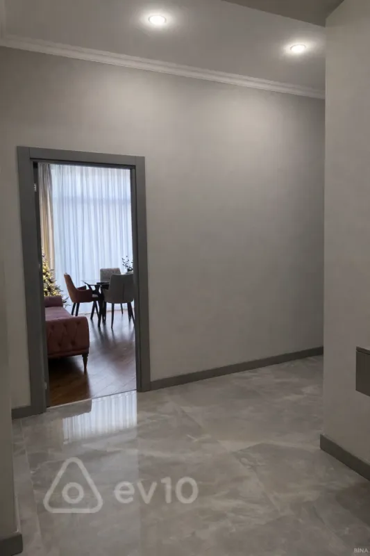 Kirayə verilir 2 otaqlı yeni tikili 77 m²