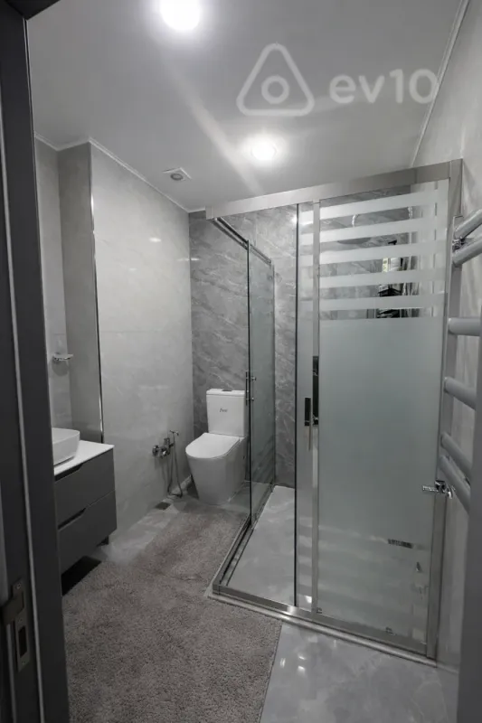 Kirayə verilir 2 otaqlı yeni tikili 77 m²