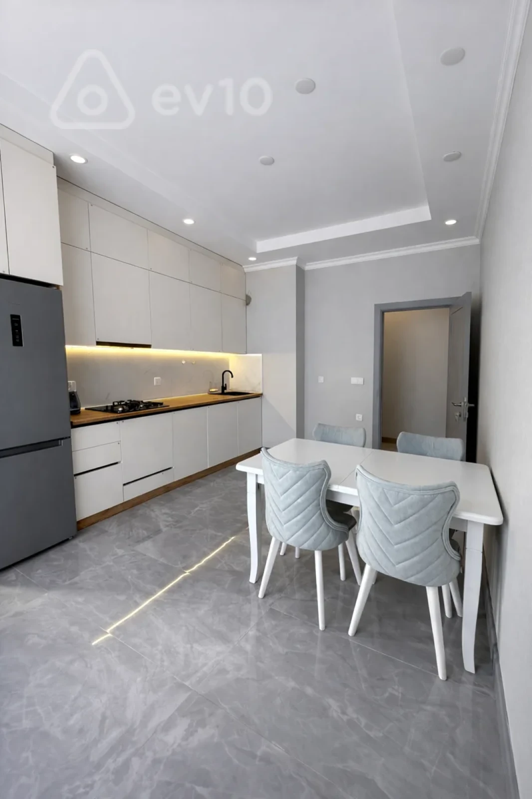 Kirayə verilir 2 otaqlı yeni tikili 77 m²