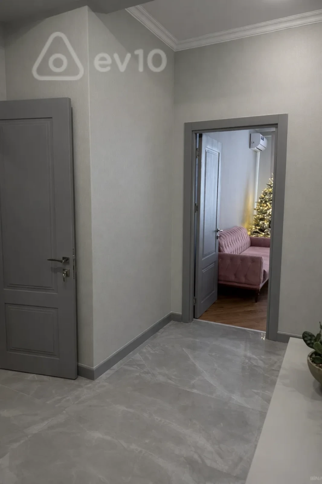 Kirayə verilir 2 otaqlı yeni tikili 77 m²