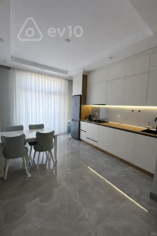 Kirayə verilir 2 otaqlı yeni tikili 77 m²