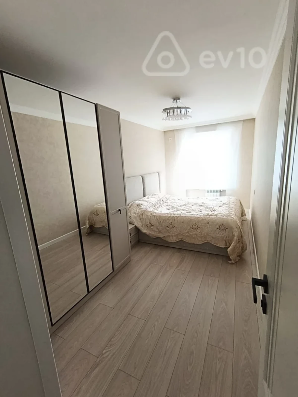 Satılır 3 otaqlı köhnə tikili 75 m²