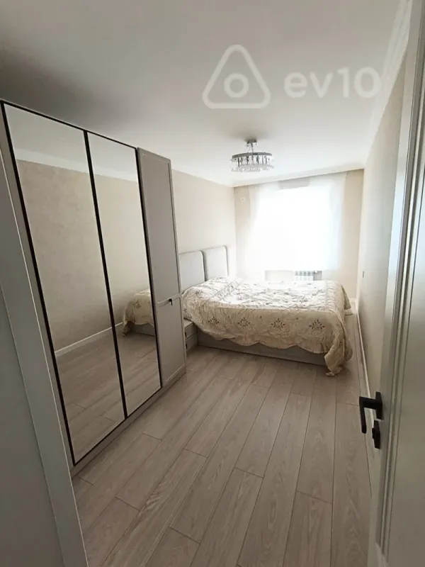 Satılır 3 otaqlı köhnə tikili 75 m²