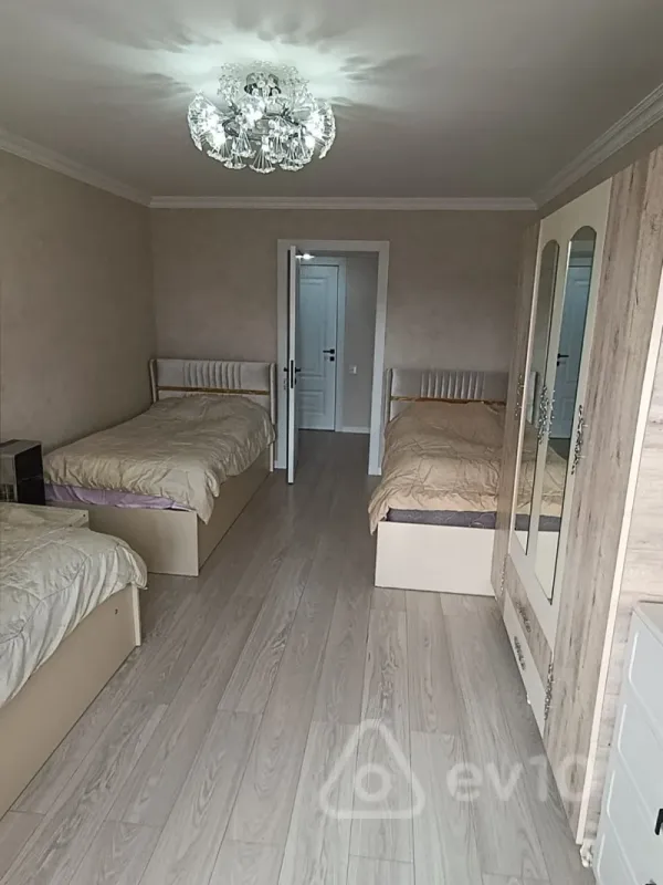 Satılır 3 otaqlı köhnə tikili 75 m²