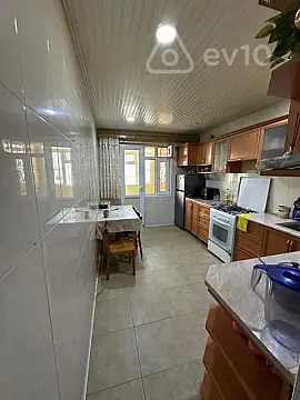 Satılır 5 otaqlı köhnə tikili 110 m²