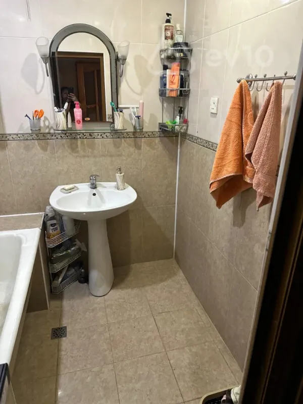 Satılır 5 otaqlı köhnə tikili 110 m²