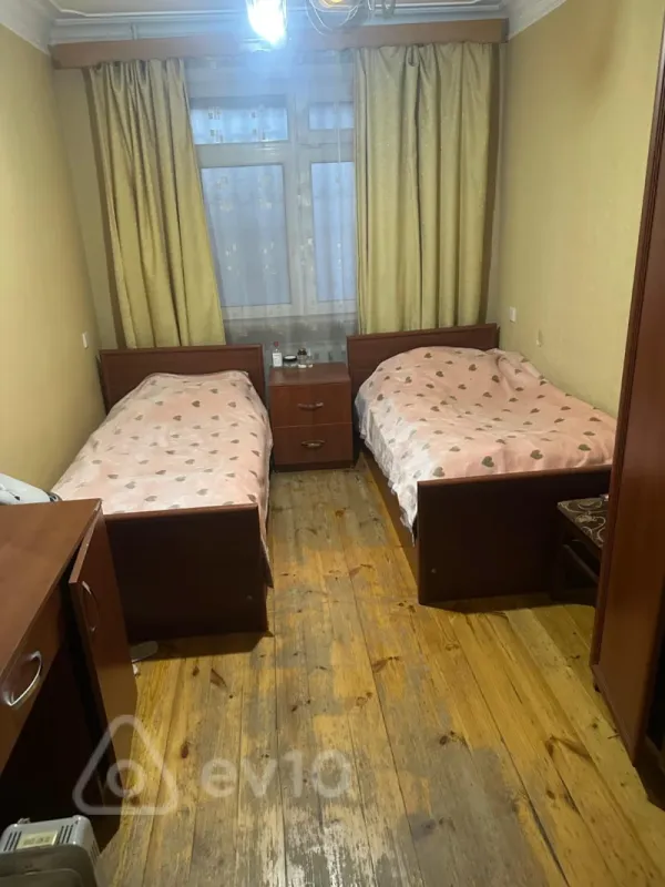 Satılır 5 otaqlı köhnə tikili 110 m²