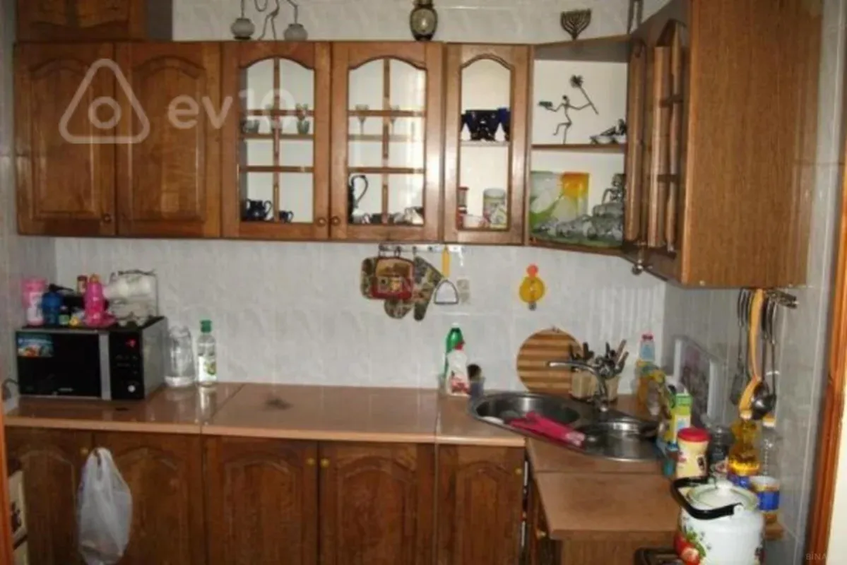 Kirayə verilir 2 otaqlı köhnə tikili 55 m²