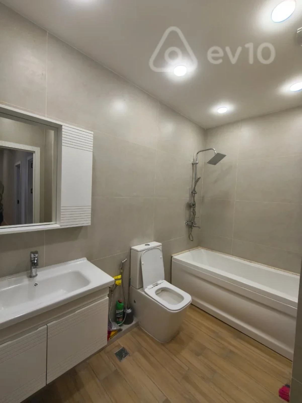 Satılır 3 otaqlı yeni tikili 127 m²