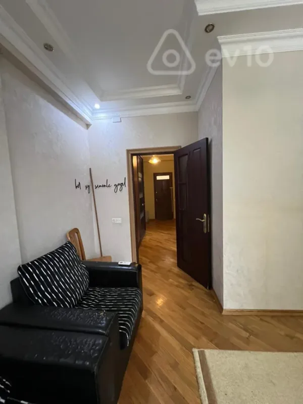 Kirayə verilir 2 otaqlı yeni tikili 75 m²