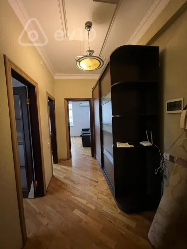 Kirayə verilir 2 otaqlı yeni tikili 75 m²