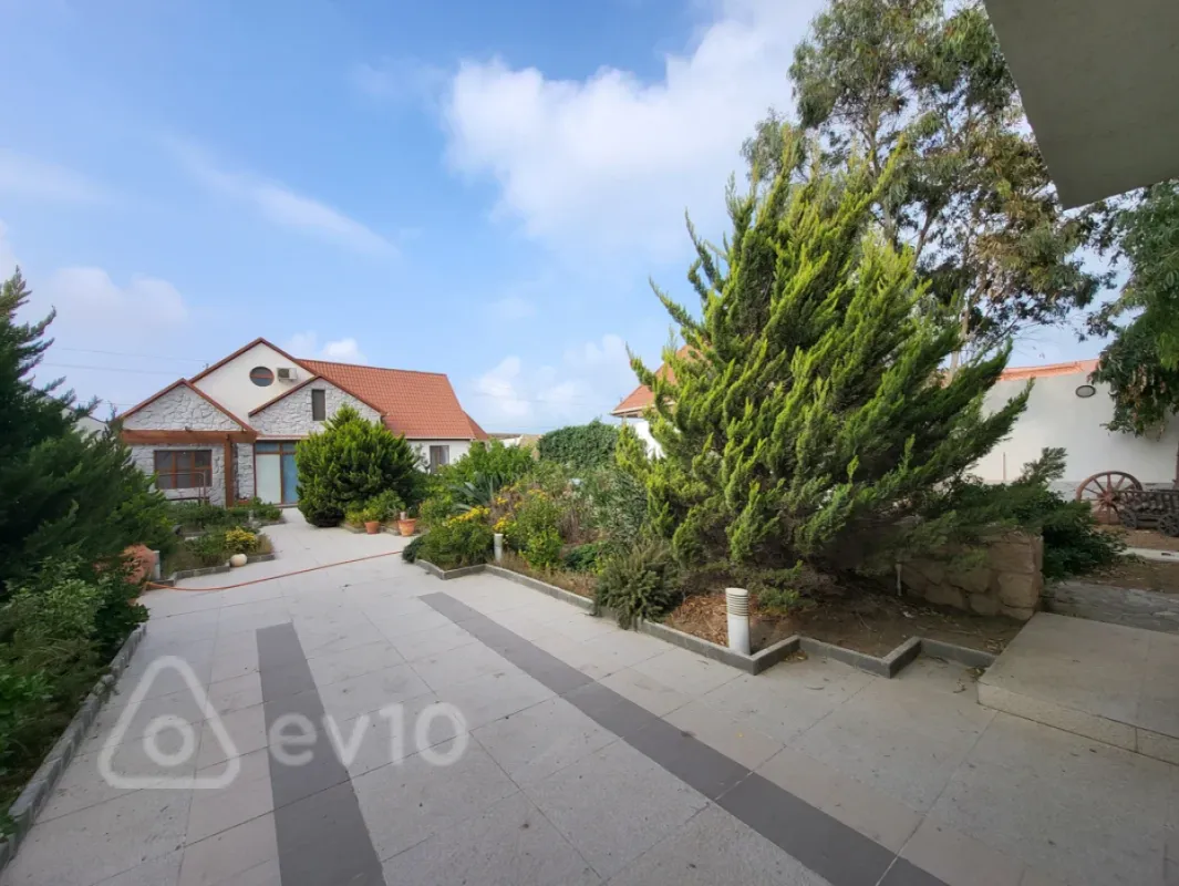 Satılır 4 otaqlı həyət evi 220 m²