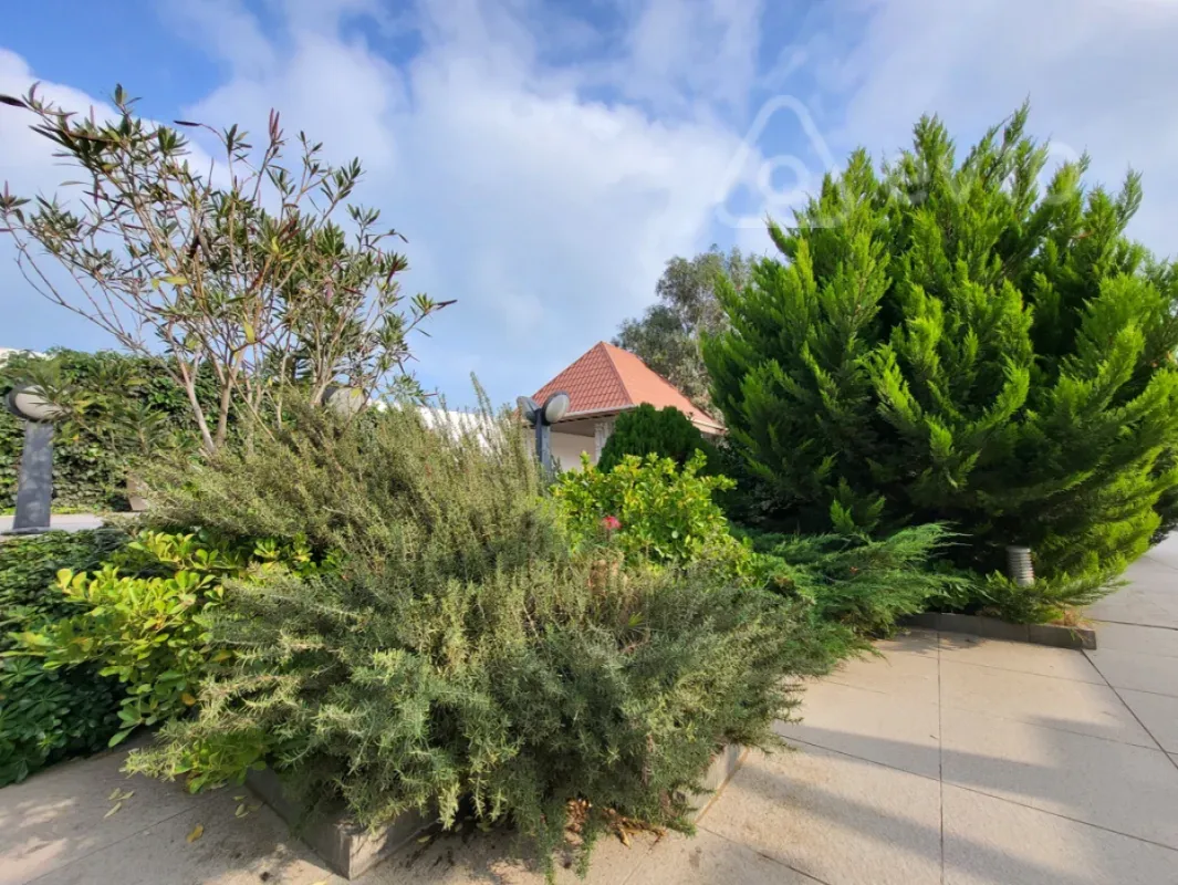 Satılır 4 otaqlı həyət evi 220 m²